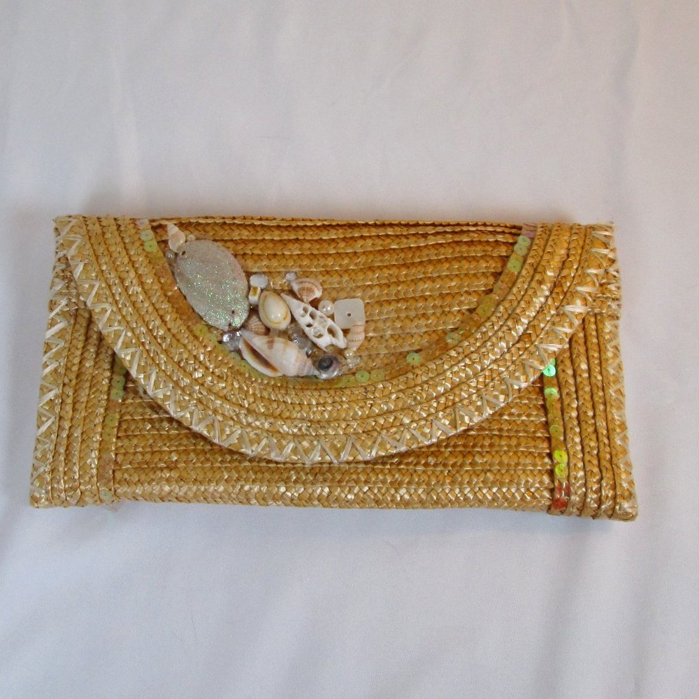 Cappelli Straworld, Inc. Straw Sea Shells Clutch Purse w\ Sequin. Pre-ow…